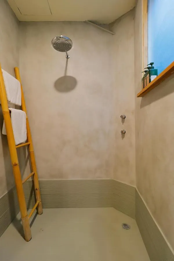 ** Ξενοδοχείο με διαμερίσματα Clio Apartment Σεμινιάκ Ινδονησία